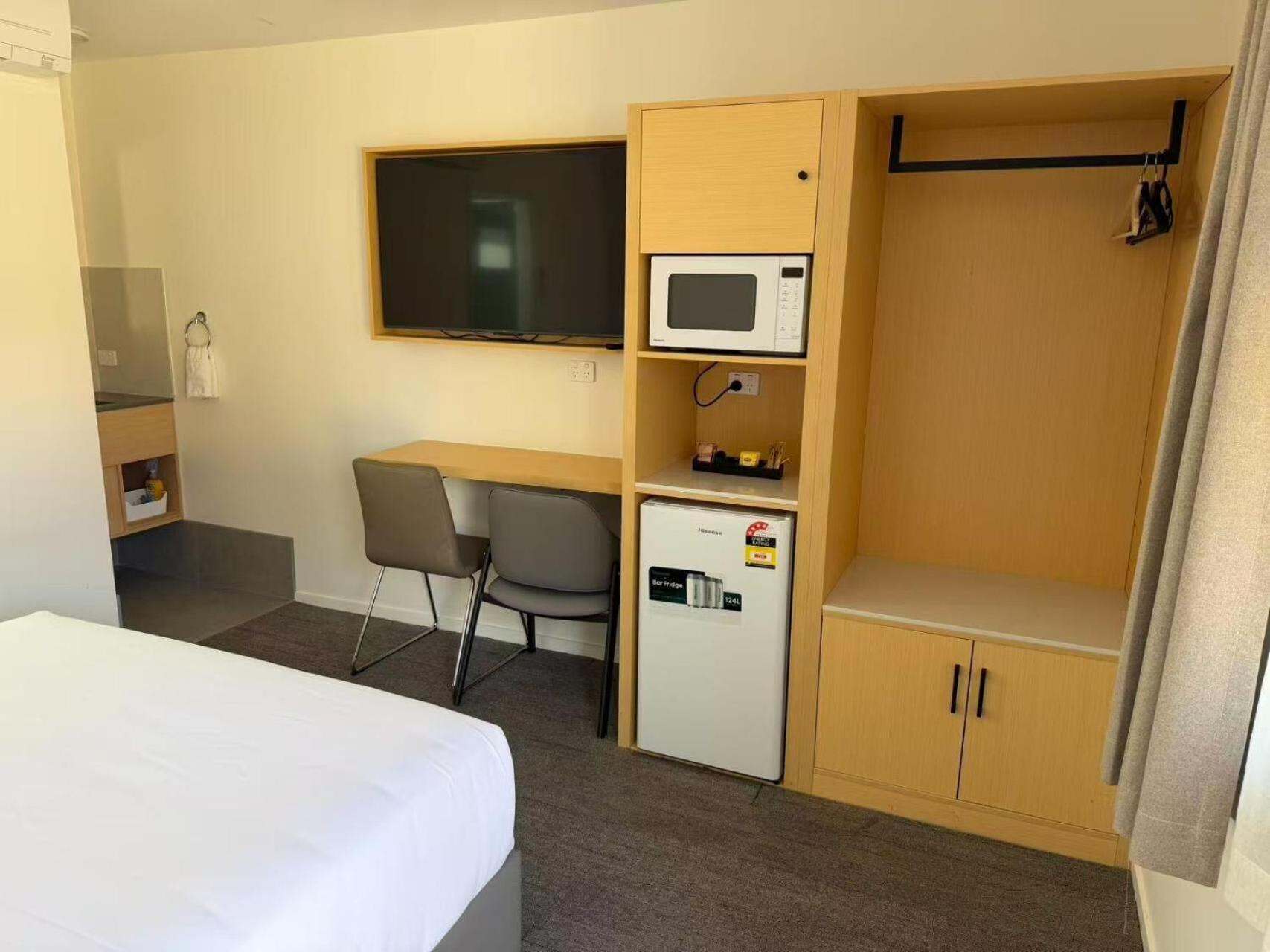 Deluxe Queen Room