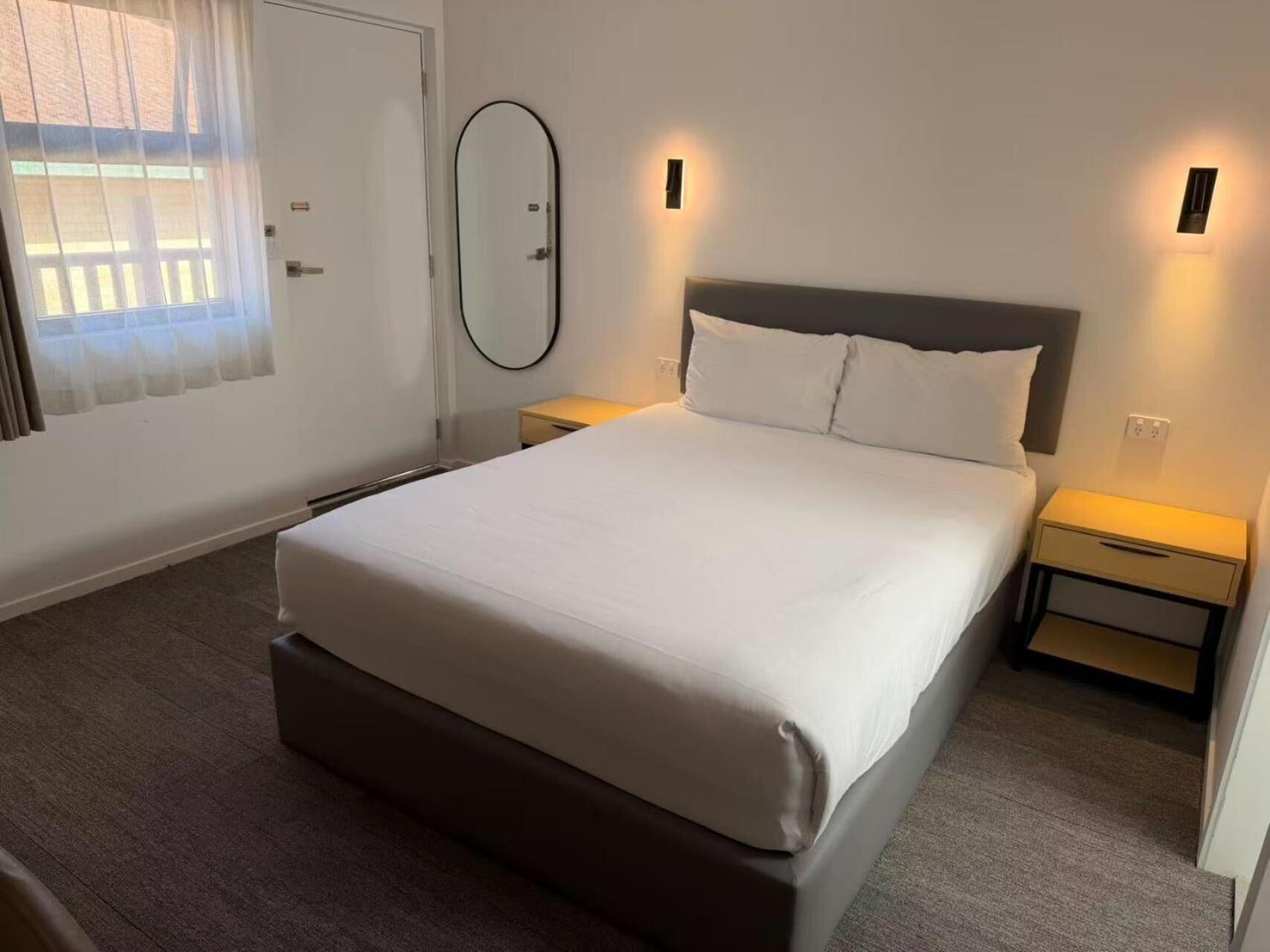 Deluxe Queen Room,1756459648:JPEG